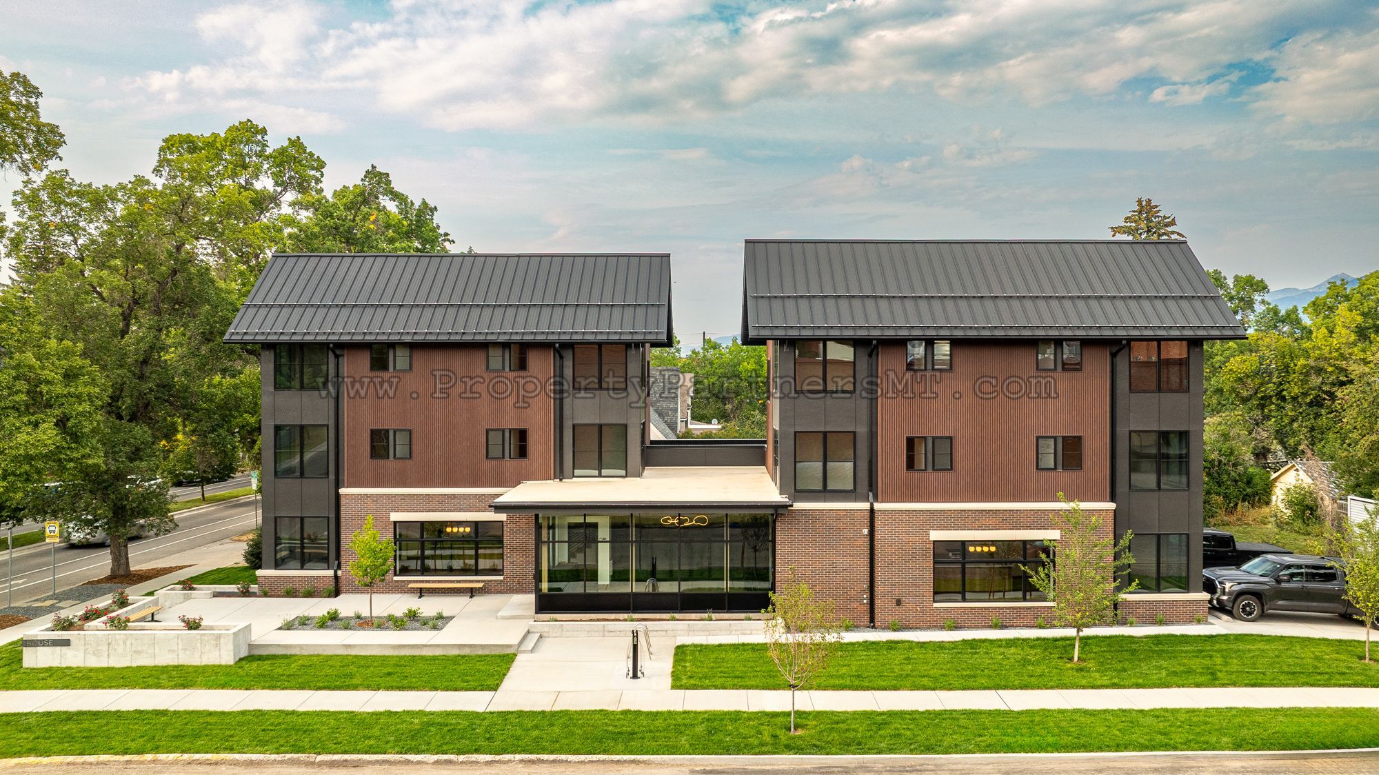 Building Photo - 824 S 8th Ave