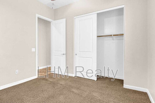 Building Photo - 3093 E San Carlos Pl