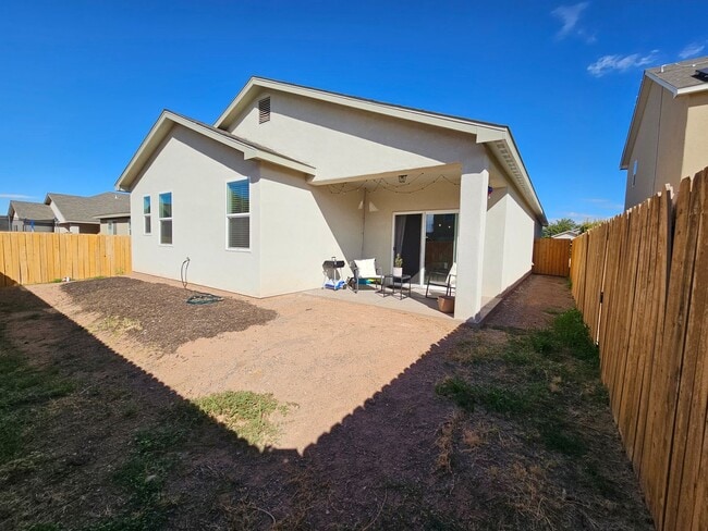 Building Photo - 2022 Home with Split Bedroom Layout & Beau...