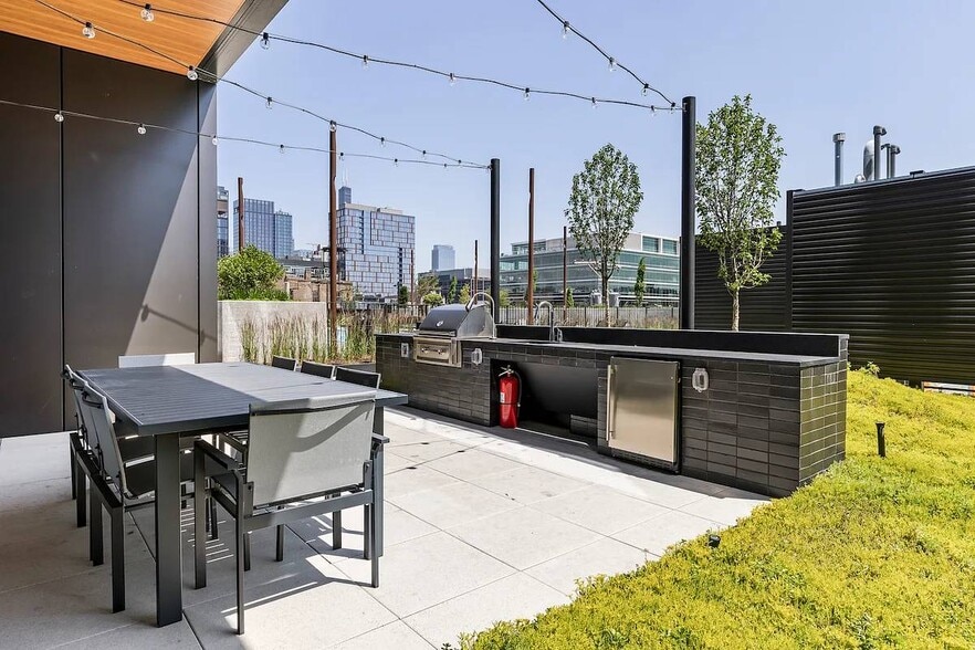 Building Photo - 275 N Elizabeth St