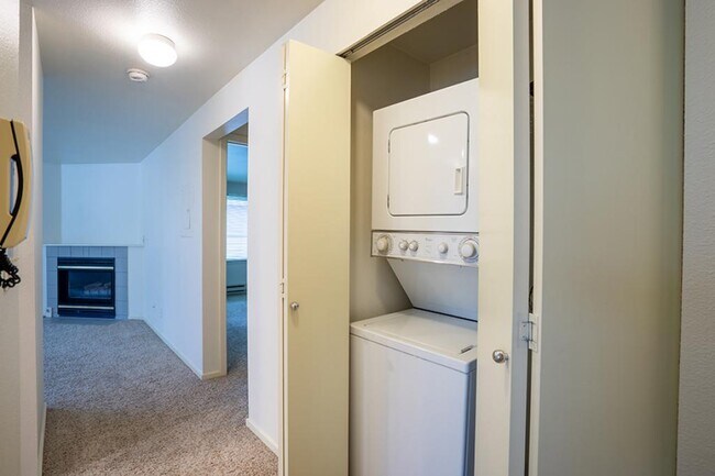 Building Photo - 1317 6th Ave N Apartments - 2 bedrooms