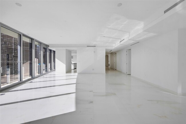 Building Photo - 300 Biscayne Blvd Way