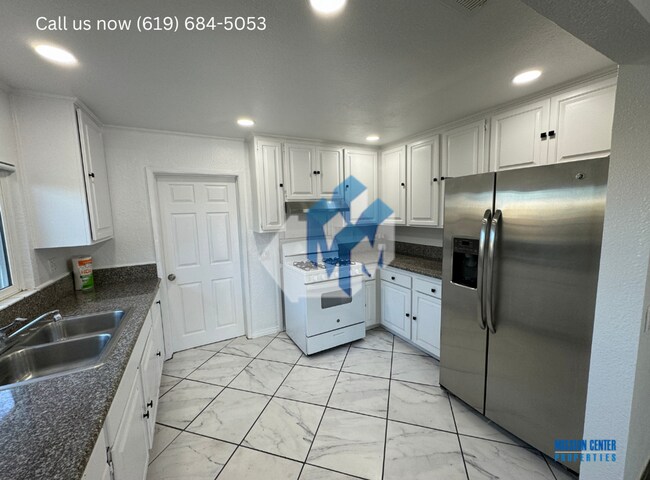Building Photo - 5256-5260 Groveland Drive