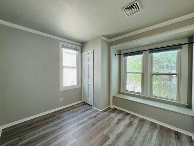 Building Photo - Beautifully Renovated 3 Bedroom Home in York