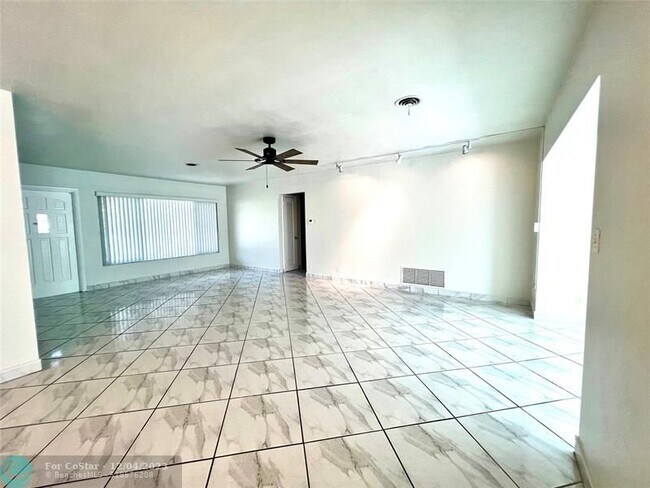Building Photo - 1930 Windward Dr