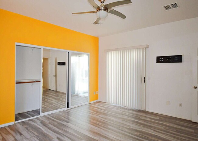 Building Photo - 5/3 Stunner in Cathedral City
