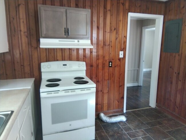 Building Photo - 304 Old Shaw Rd