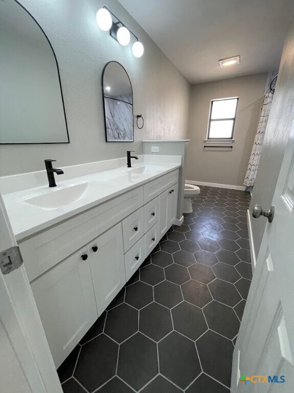 Building Photo - 744 Hill Top Dr