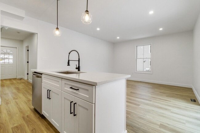 Building Photo - 2 Elmwood St