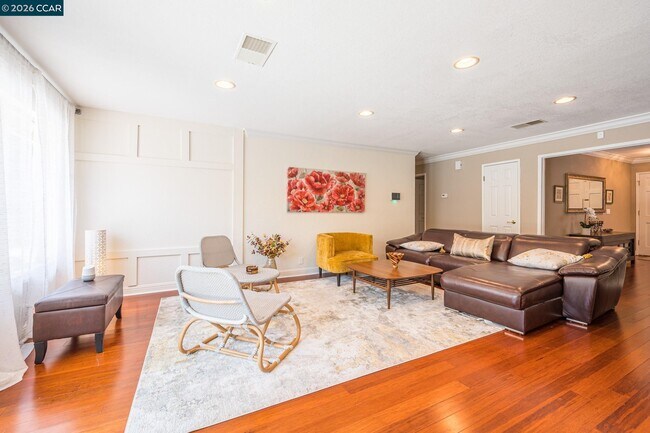 Building Photo - 1304 Saddlehill Ln