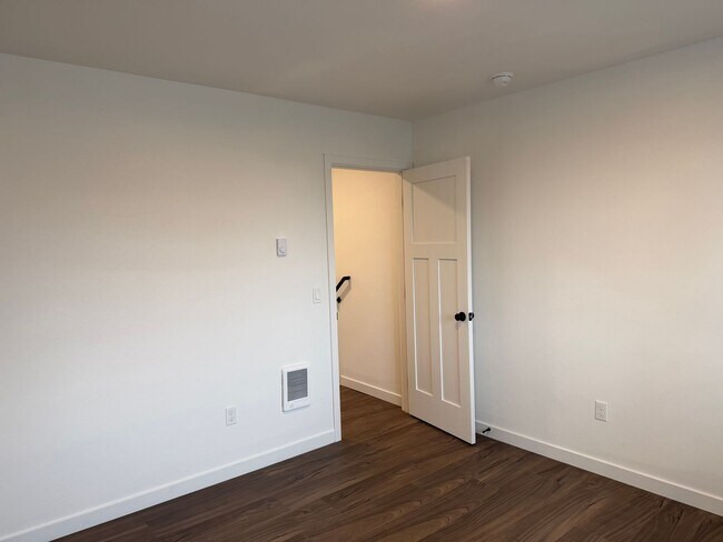 Building Photo - Brand new 3 bedroom 3 full bath townhouse in Thurston! MOVE IN SPECIAL!
