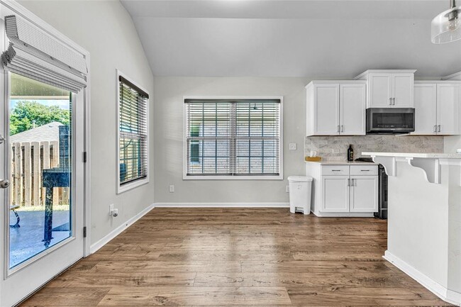 Building Photo - 816 Hedgefield Way