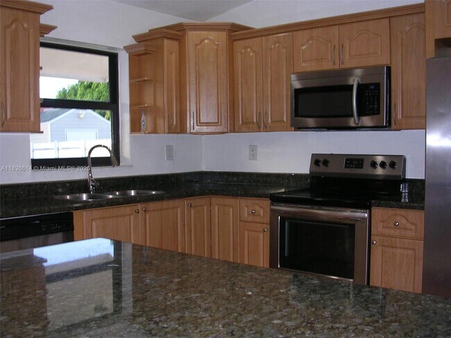 Building Photo - 14765 Kendale Lakes Blvd