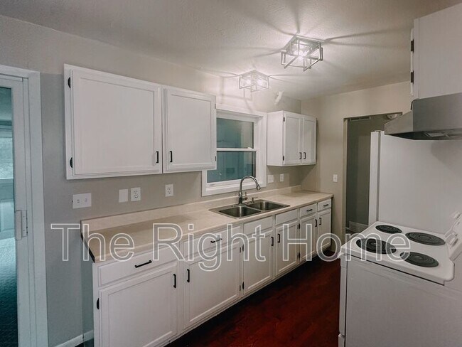 Building Photo - 6424 N 68th St
