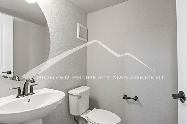 Building Photo - Contemporary Townhome in the Vibrant Interquest Low Maintenance Community with 2 car garage, Wash...