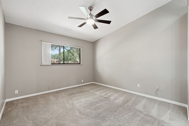 Building Photo - 3 bedroom condo