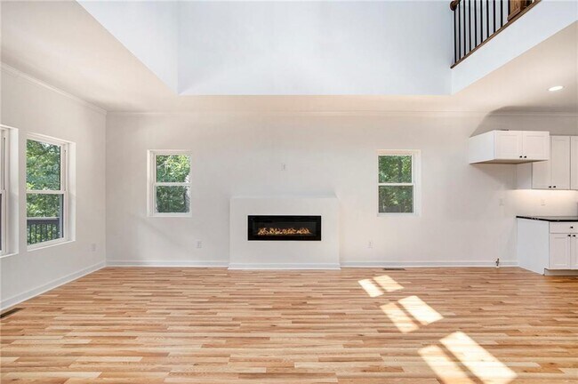 Building Photo - 3220 Sweetbriar Dr