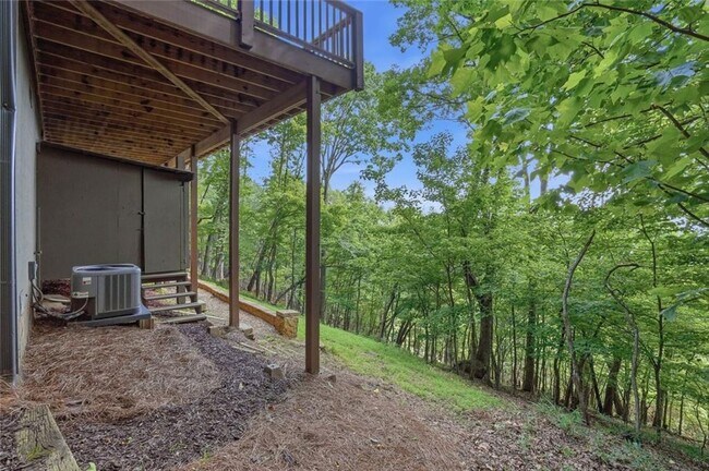 Building Photo - 424 S Sanderlin Mtn Dr