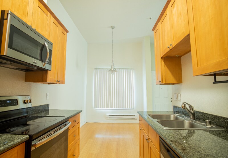 Building Photo - 2491 Creekside Ct