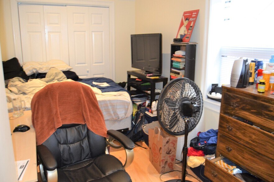 Building Photo - 1203 Beacon St