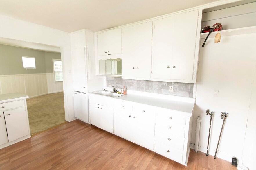 Kitchen 3 - 7459 Mohawk Ave