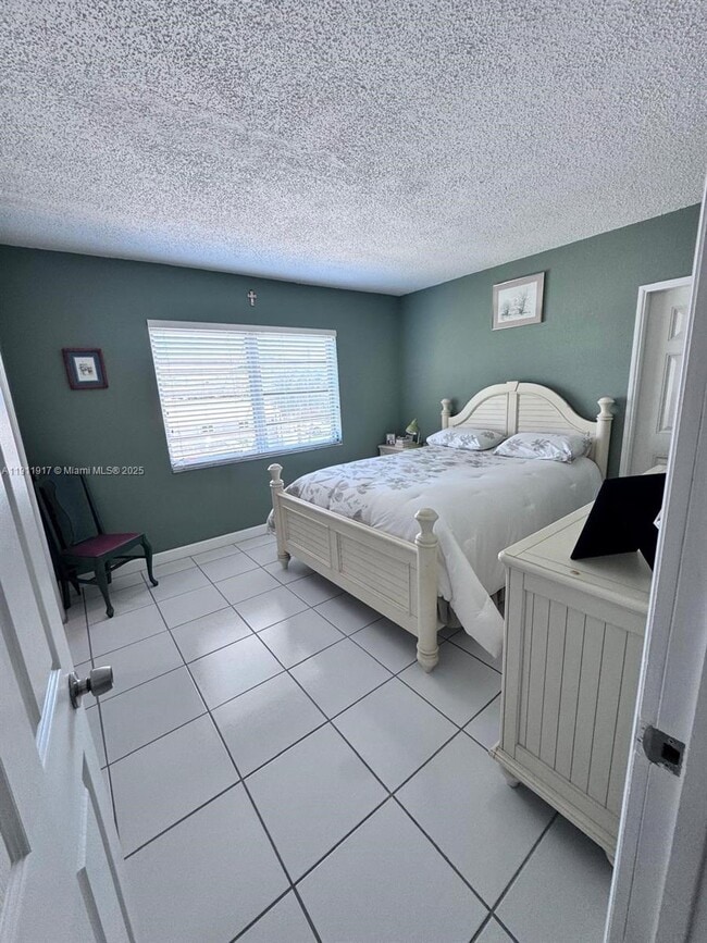 Building Photo - 2451 NE 49th St