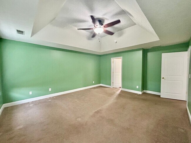 Building Photo - Large 4 Bed, 2.5 bath in Lexington!