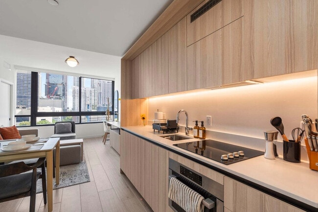 Building Photo - 225 N Miami Ave