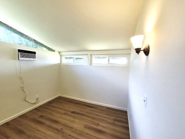Building Photo - Renovated Single Story House - Close to Fr...
