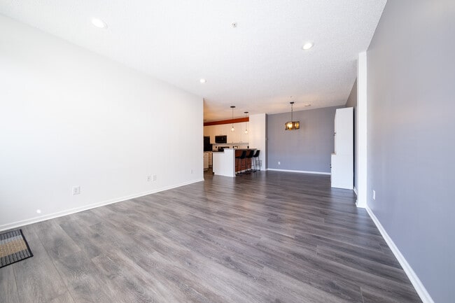 Building Photo - 4853 Bisset Ln