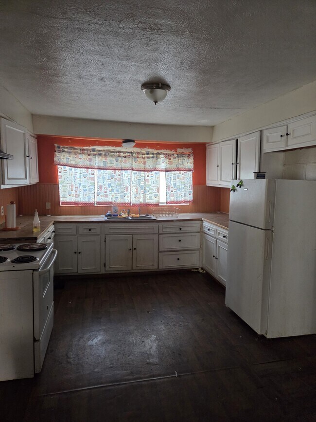 Building Photo - 304 Lawrence Rd