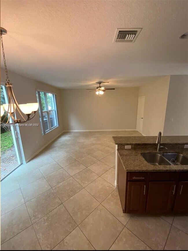 Building Photo - 5236 SW 77th Way