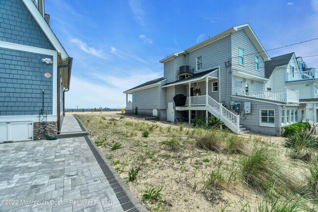 Building Photo - 262 1st Ave