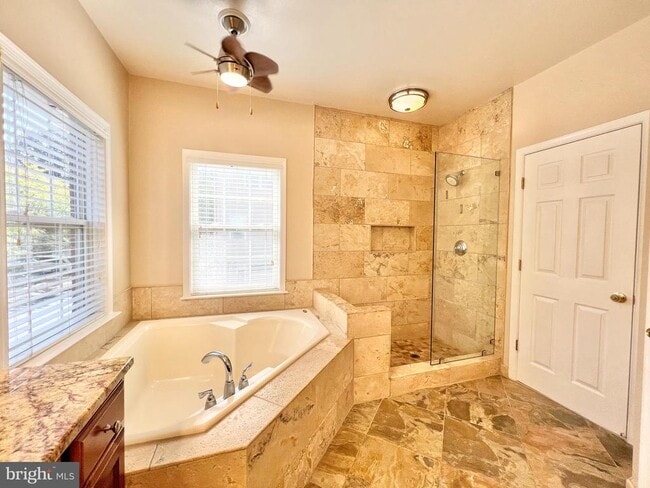 Building Photo - 4240 Sonia Ct