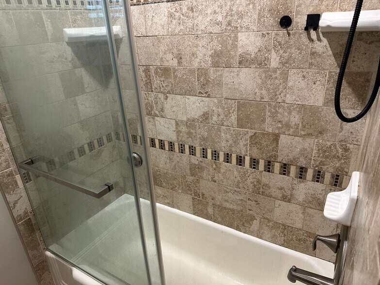 Building Photo - 32 Esperanza Ave