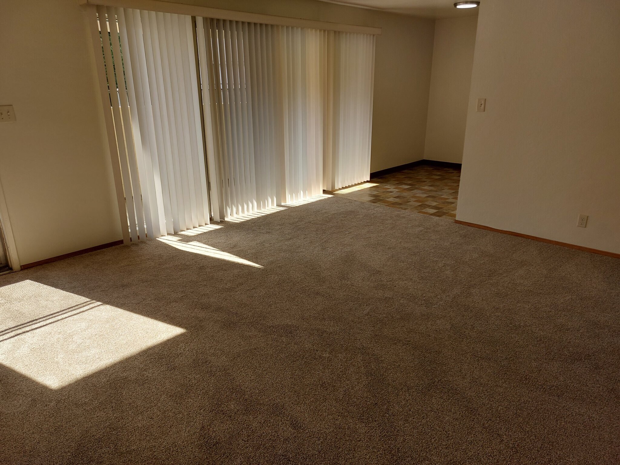 Building Photo - 1100 Ranchero Way