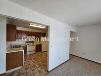 Building Photo - 2 Bedroom top floor with balcony
