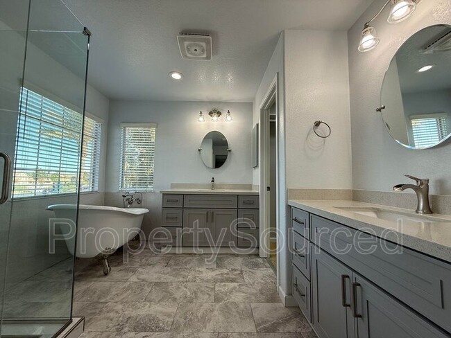 Building Photo - 16615 English Country Trail