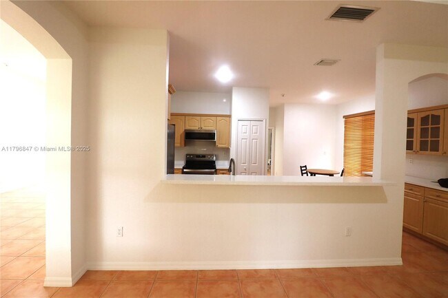 Building Photo - 2865 SW 139th Ave