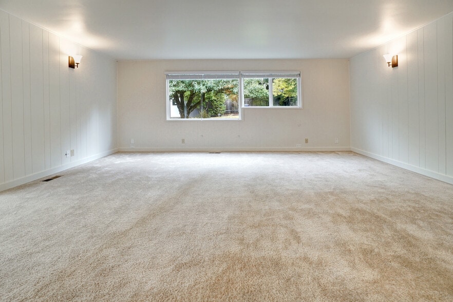 Building Photo - 26 6th St S