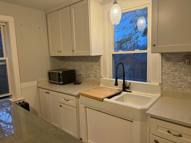 Building Photo - 10 Cushman St