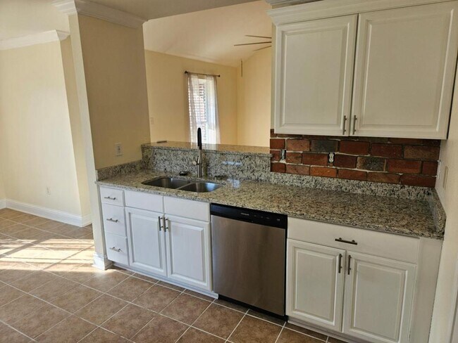 Building Photo - 303 Twin Lakes Blvd