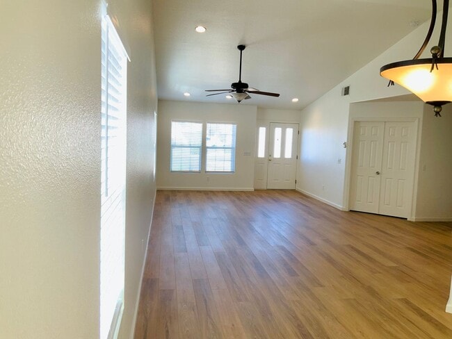 Building Photo - Quiet Home in Copper Hills located in a Cul-de-sac. **Do not distrub current tenant**