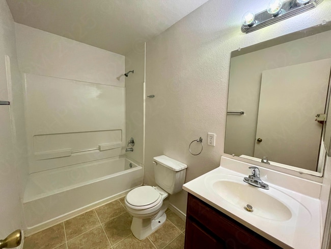 Building Photo - Move-In Special! 3-Bed, 2.5-Bath Townhouse...