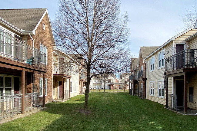 Building Photo - VISTA VILLA APARTMENTS