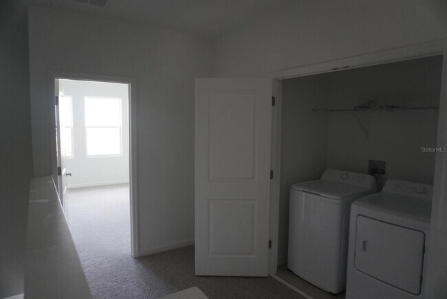 Building Photo - 2975 Maloof Dr