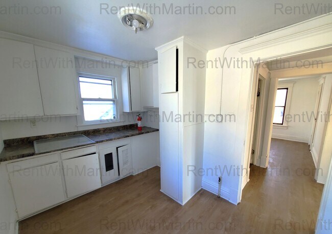 Building Photo - 824 Logan Ave