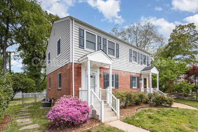 Building Photo - 2034 Arlington Terrace