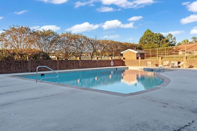 Building Photo - Condo Across From Vet School Available July 2025!