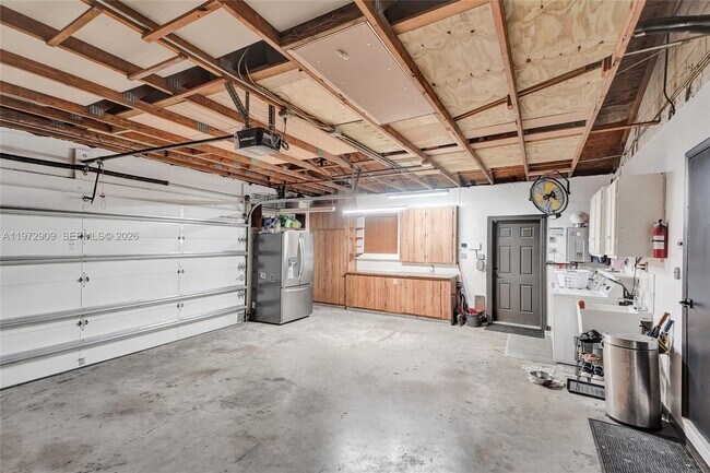 Building Photo - 9901 SW 79th Ave